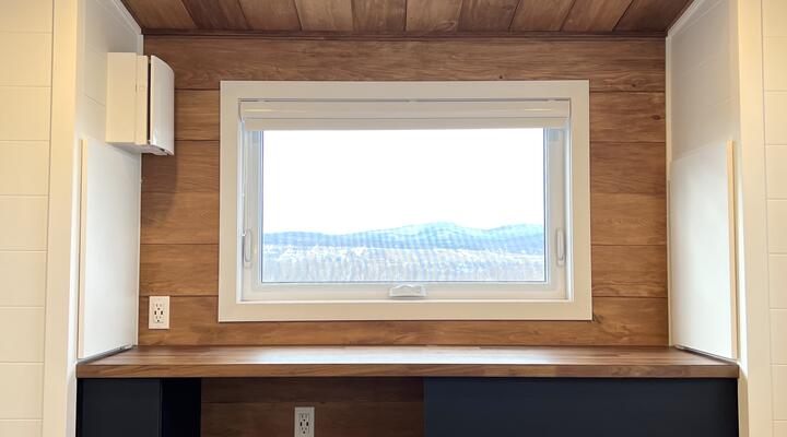tiny house on wheels desk